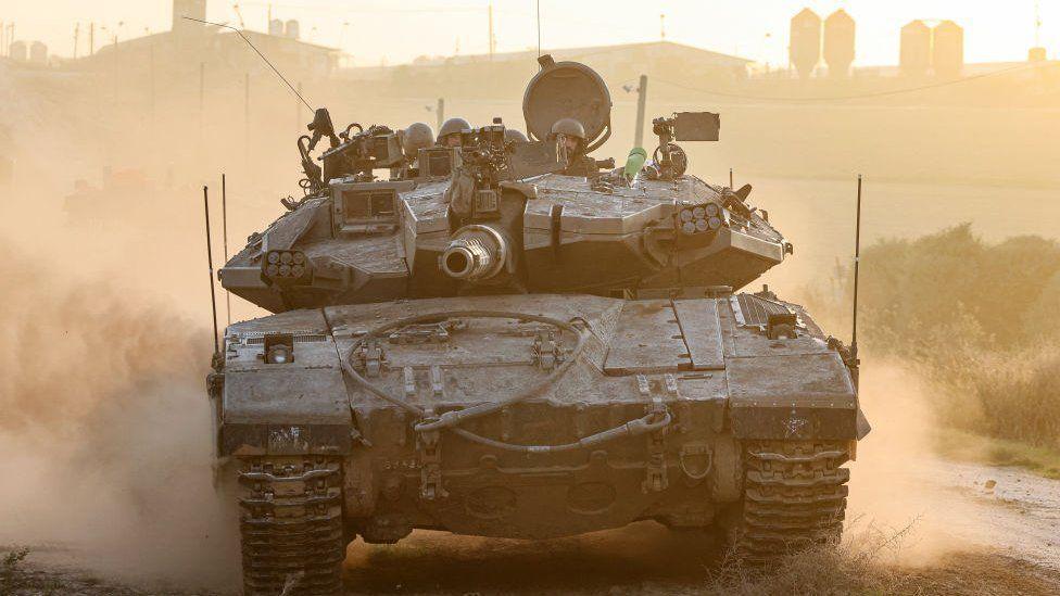 El ejército de Israel amplía sus operaciones terrestres y avanza ahora hacia el sur de Gaza