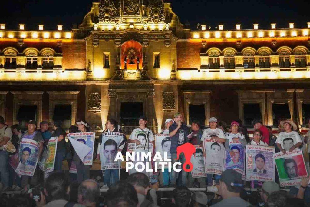 Gobierno promete abrir dos meses archivos del caso Ayotzinapa a padres de los 43 normalistas
