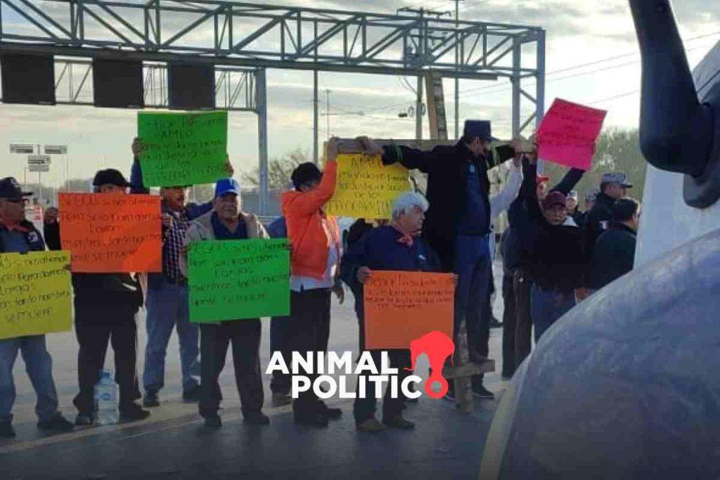 Ferrocarrileros protestan en Nuevo Laredo; bloquean puente internacional de comercio