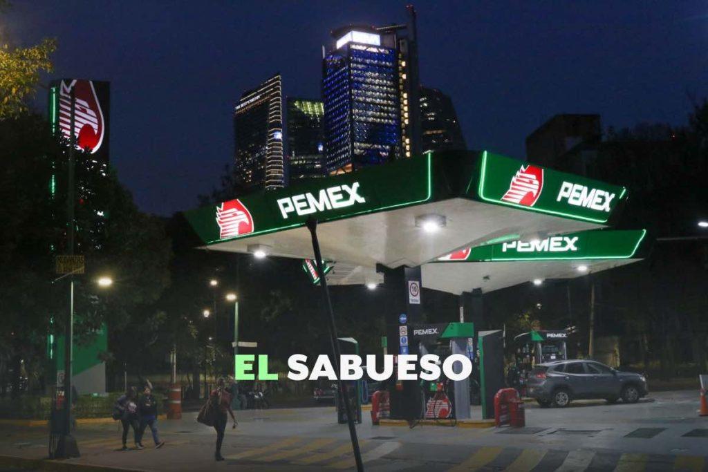 Gobierno presume precio bajo de la gasolina, pero ¿para cuánto alcanza con el salario en México?