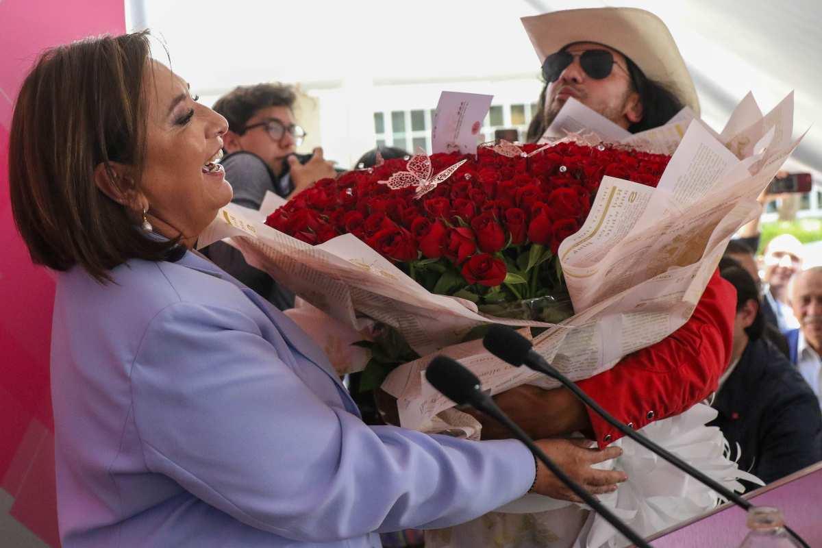 ¡Señorita Xóchitl!: Así recibió Xóchitl Gálvez un ramo de flores buchón supuestamente de ‘El Patrón’