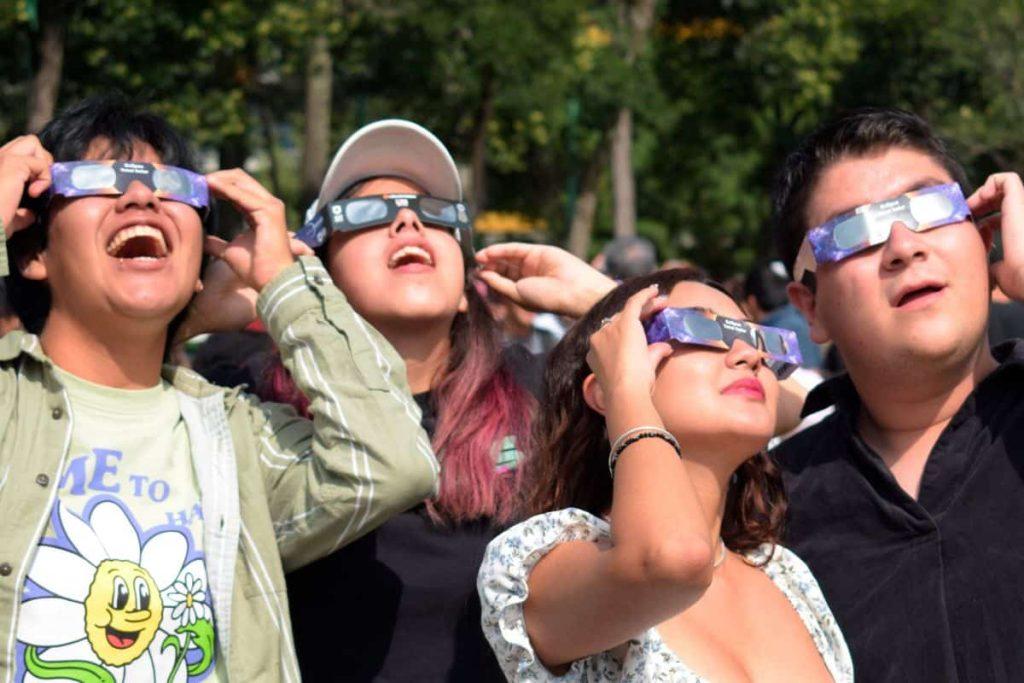 ¡Que no se te pase! Aquí consigues los lentes para el eclipse solar 2024