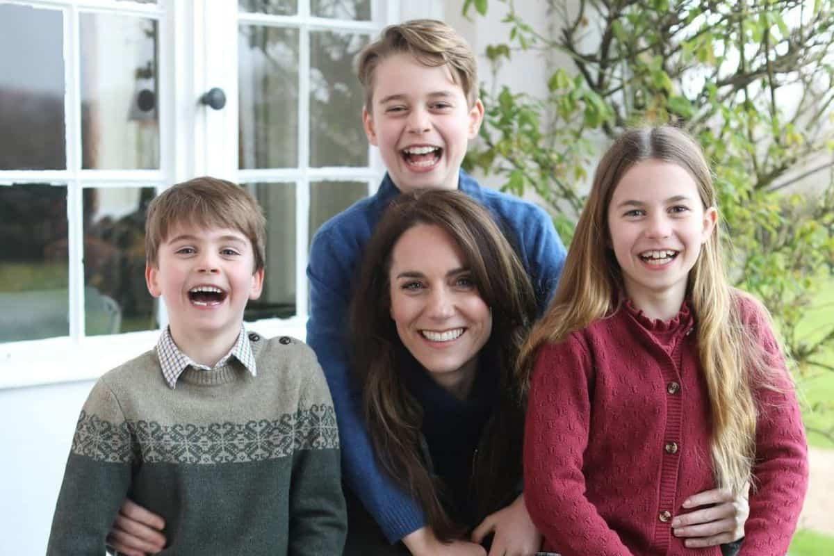¿Una foto editada? Kate Middleton reaparece oficialmente, pero genera más dudas