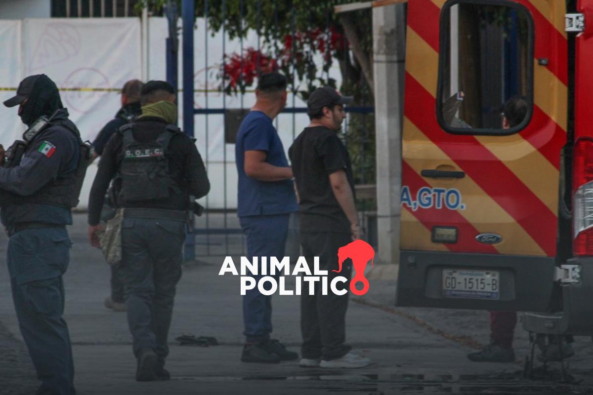 Matan a 2 paramédicos y queman ambulancias en Celaya