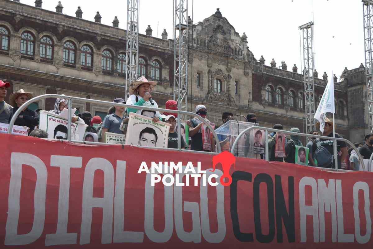 amlo-reunion-familiares-ayotzinapa