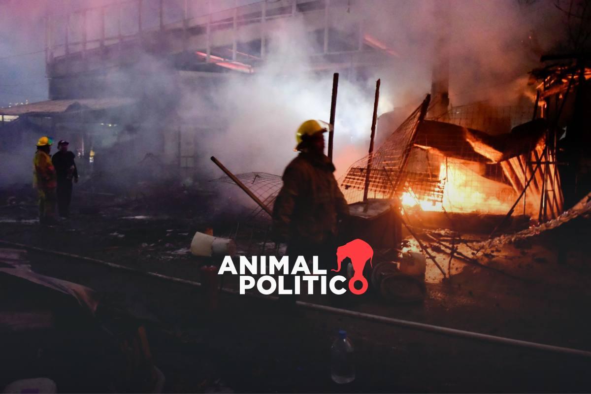 Incendio en el mercado central de Acapulco, Guerrero, consume 25 establecimientos de pirotecnia