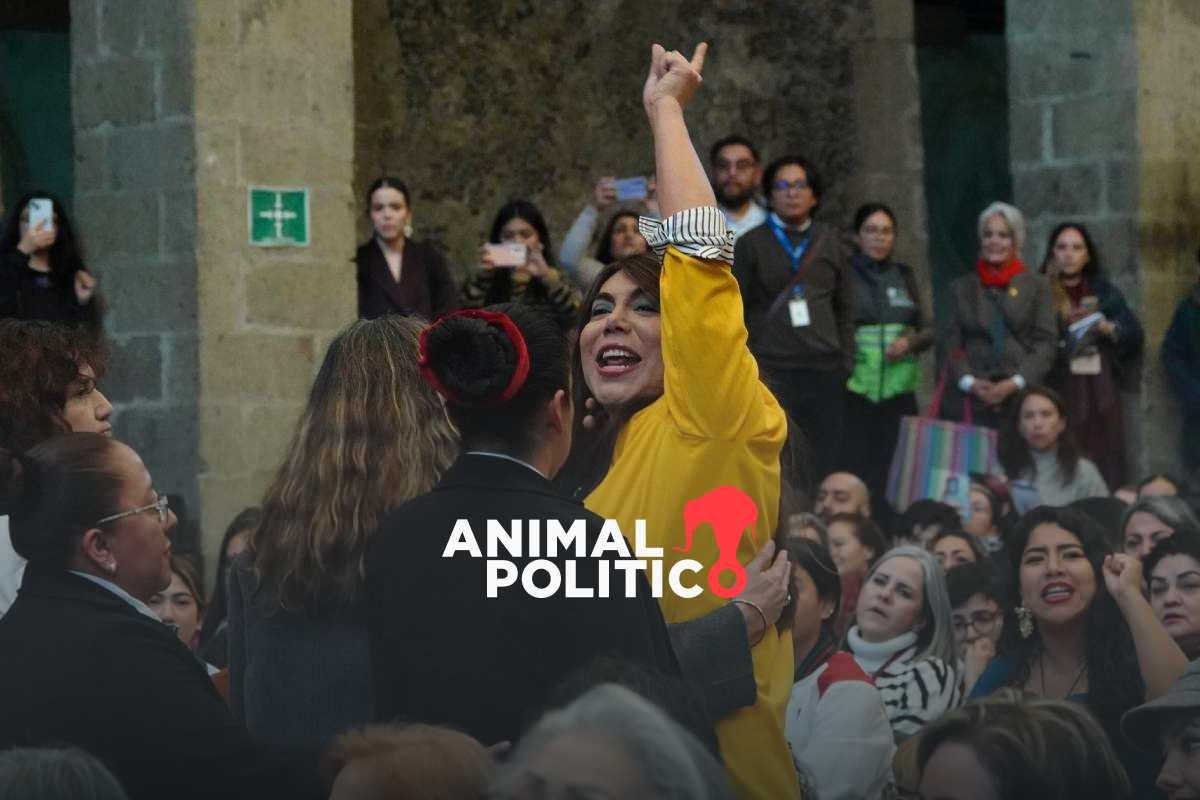 Activista increpa a fiscal de CDMX, Bertha Alcalde, para reclamar omisiones en casos de transfeminicidios