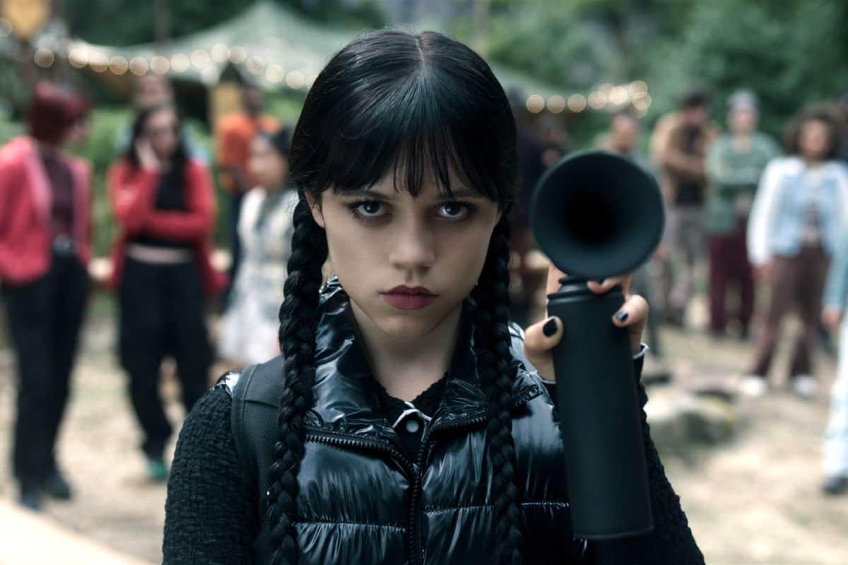 Jenna Ortega lucha por salvar a Enid en el tráiler de “Merlina Temporada 2”