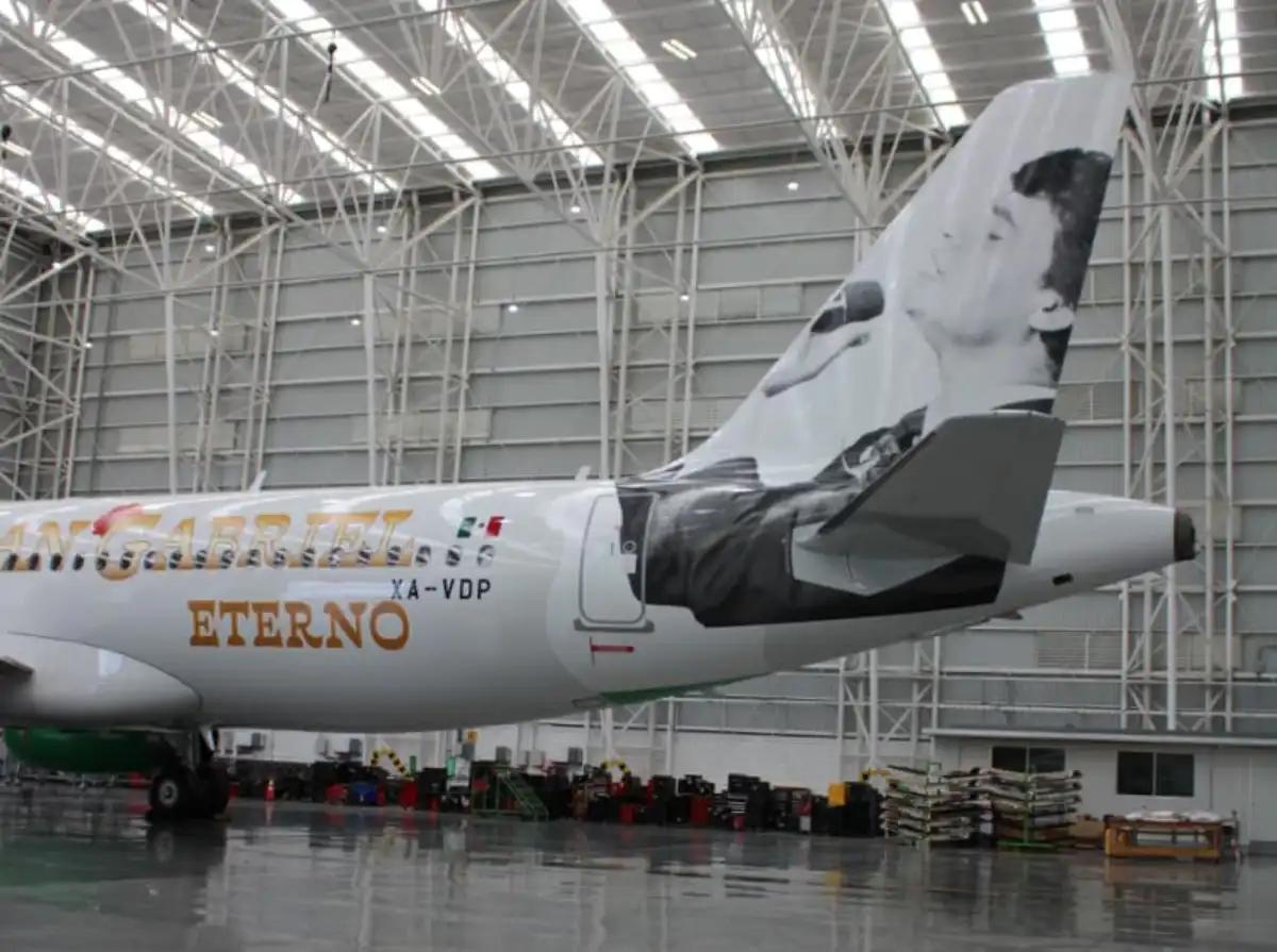 ¡Juan Gabriel está en el aire! Presentan avión dedicado al “Divo de Juárez”