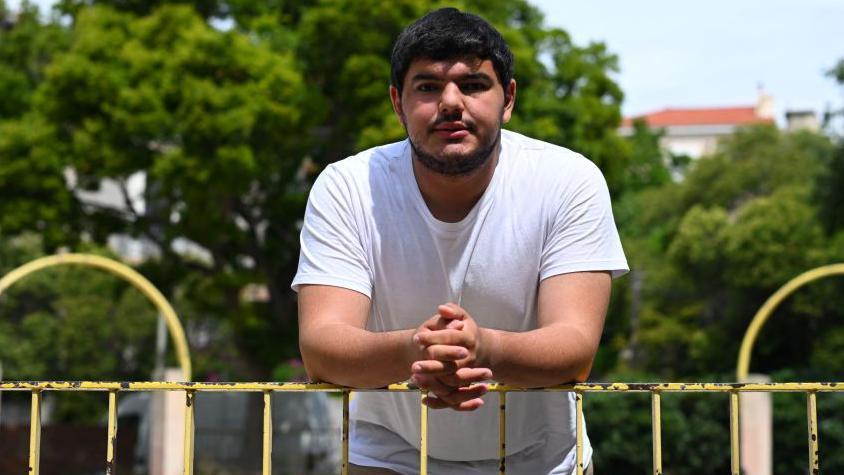 “No me silenciarán”: el joven francés que lucha contra el narcotráfico en Marsella y cuyos dos hermanos fueron asesinados