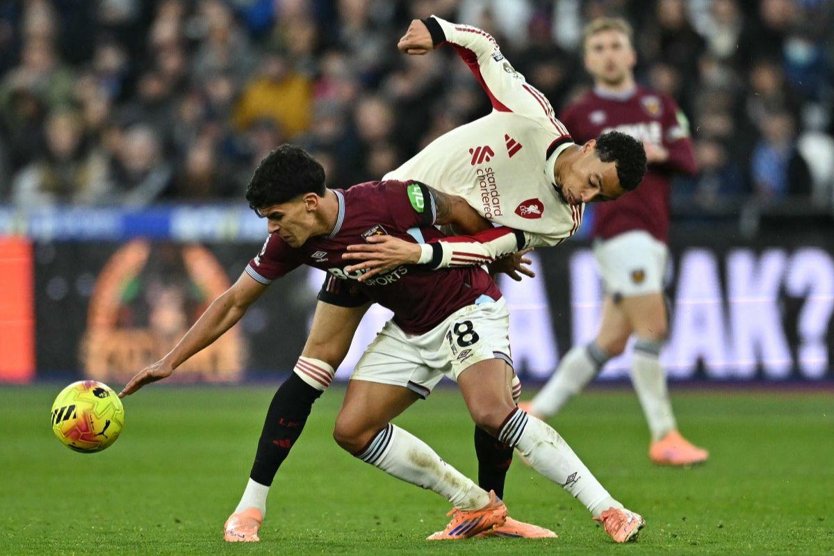 Liverpool revive al ganar 2-0 al West Ham, Isak marca por fin