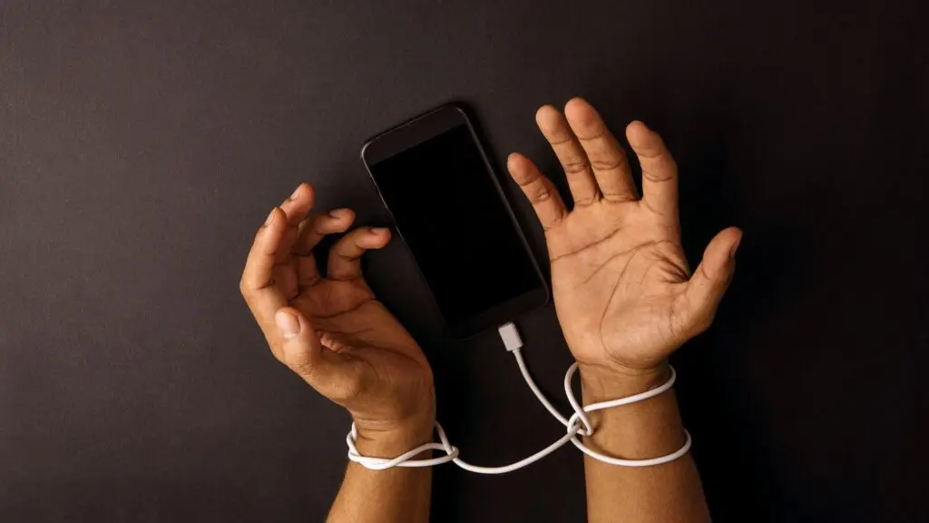 Cuáles son las 5 formas de violencia digital más comunes (y cómo protegerse)