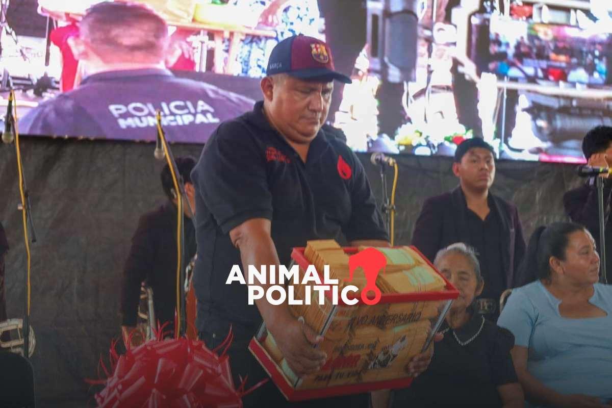 Alcalde de Huehuetán, Chiapas, dona un millón de pesos a personas con discapacidad; dice que es su salario