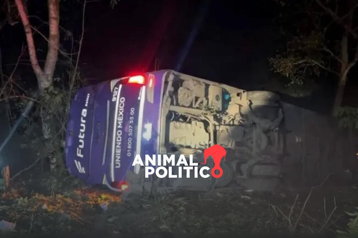 Mueren cinco personas en volcadura de Autobús en Tlanchinol, Hidalgo