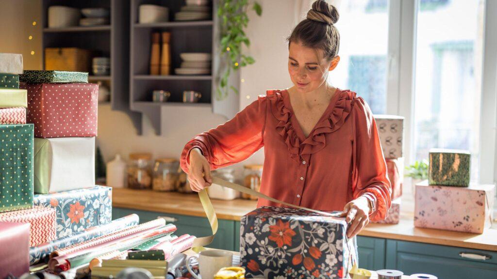 Matemáticas al rescate: la fórmula para envolver cualquier regalo sin importar su forma