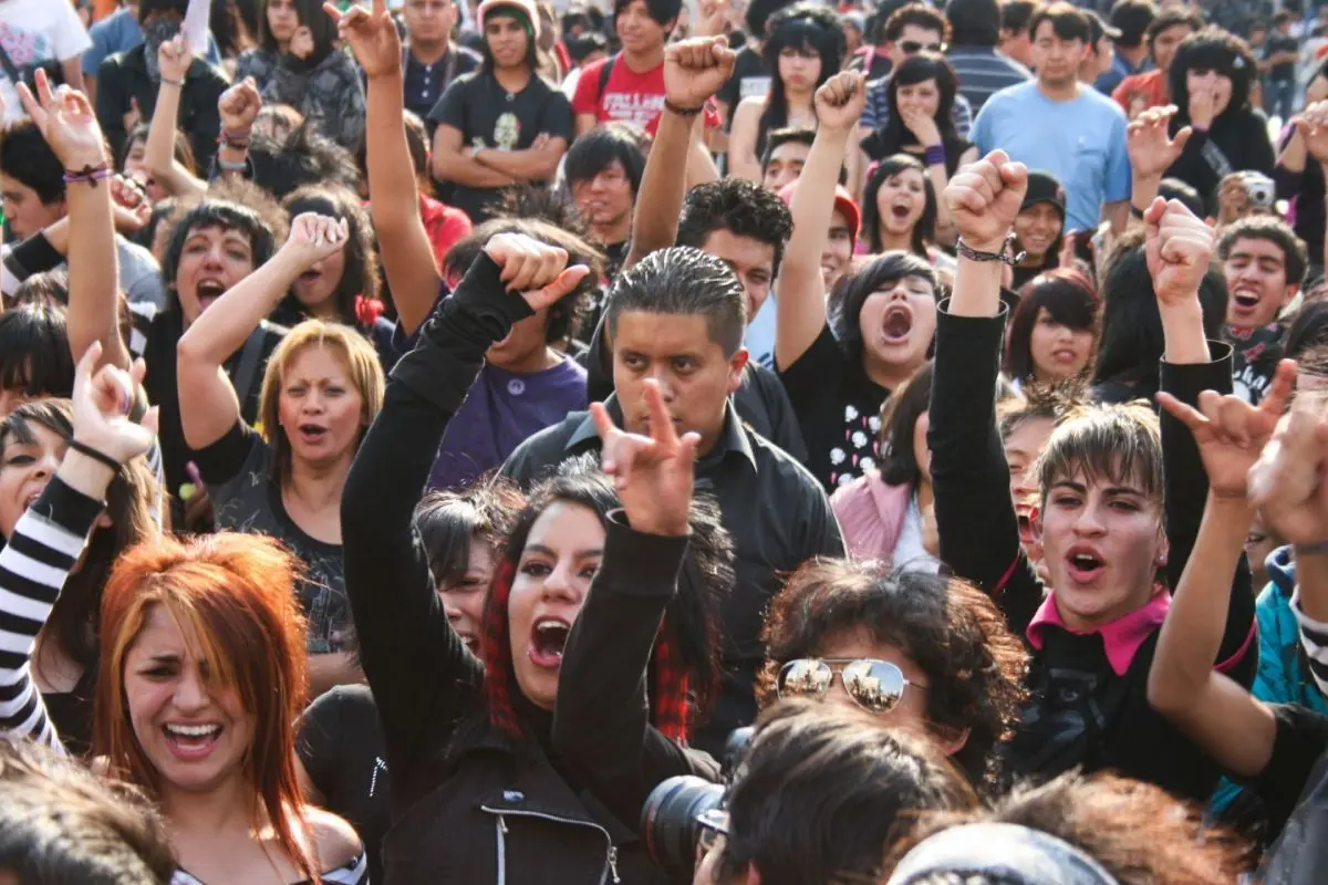 Día Internacional del Emo 2025: ¿Qué ocurrió en la pelea Emo vs Punks?