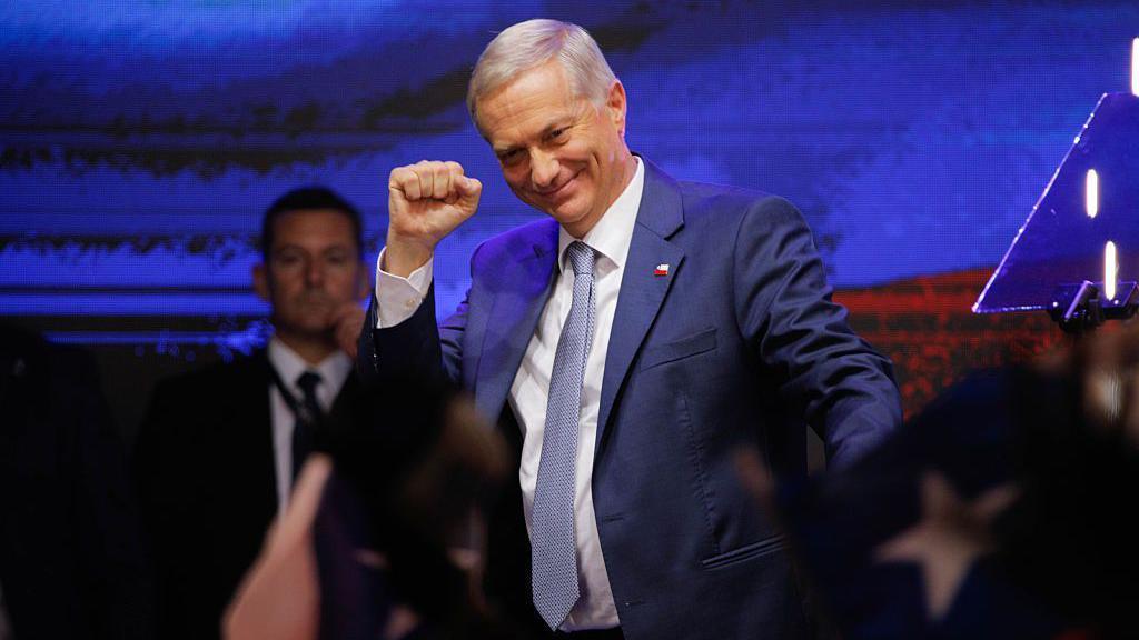 4 claves que explican el contundente triunfo de Kast en Chile y qué dicen de los desafíos que enfrenta