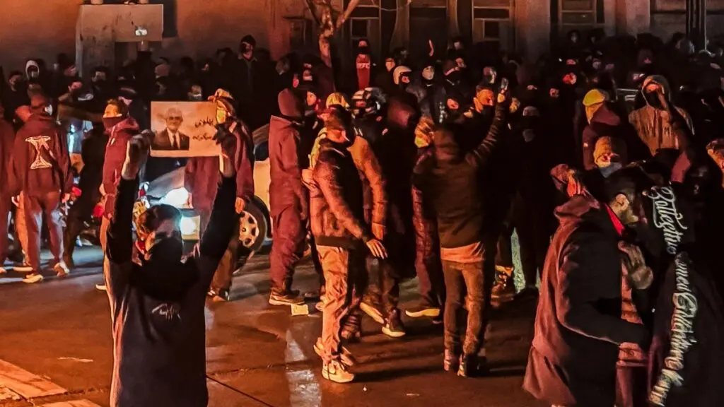 Por qué las protestas en Irán que ya han dejado “miles de muertos” no tienen precedentes