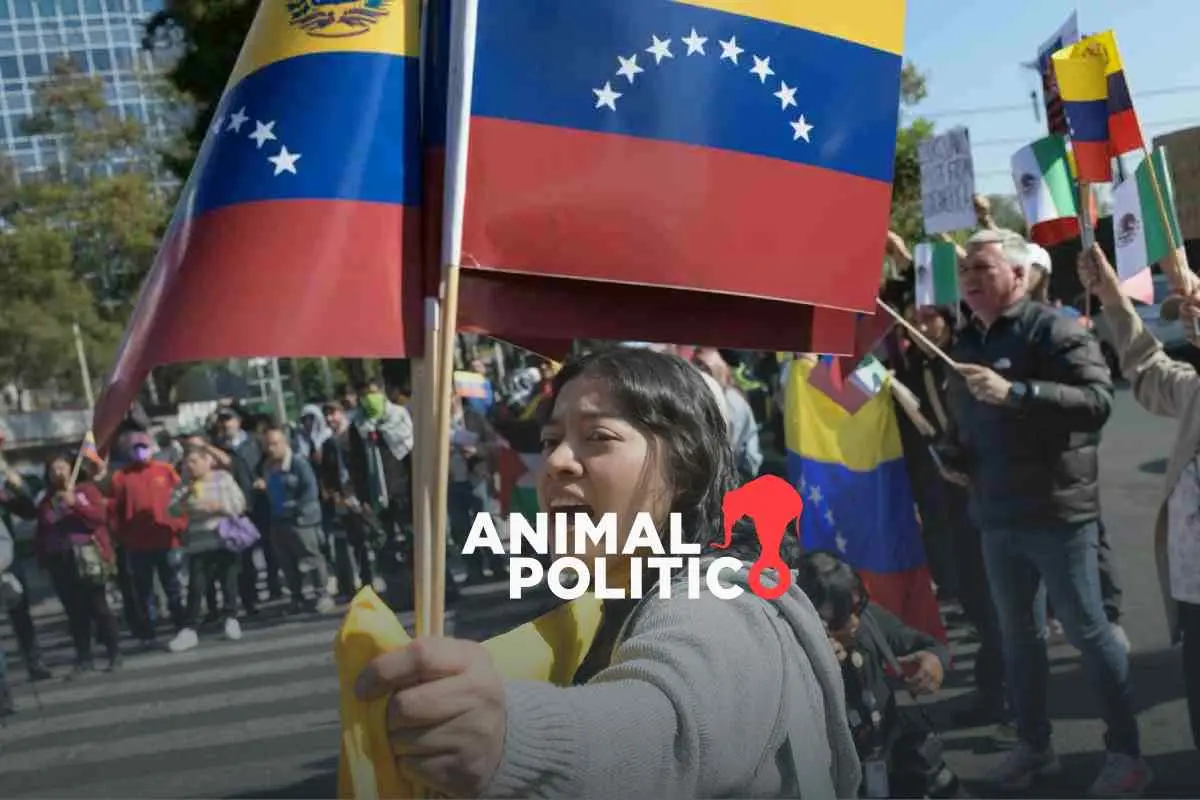 Protestan frente a la Embajada de EU en CDMX contra intervencionismo en Venezuela