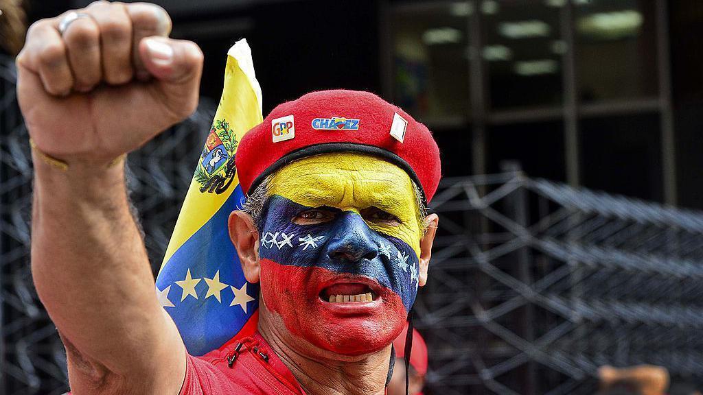 Del antiimperialismo a colaborar con EU: cómo se ha ido transformando el chavismo durante 25 años para preservar el poder