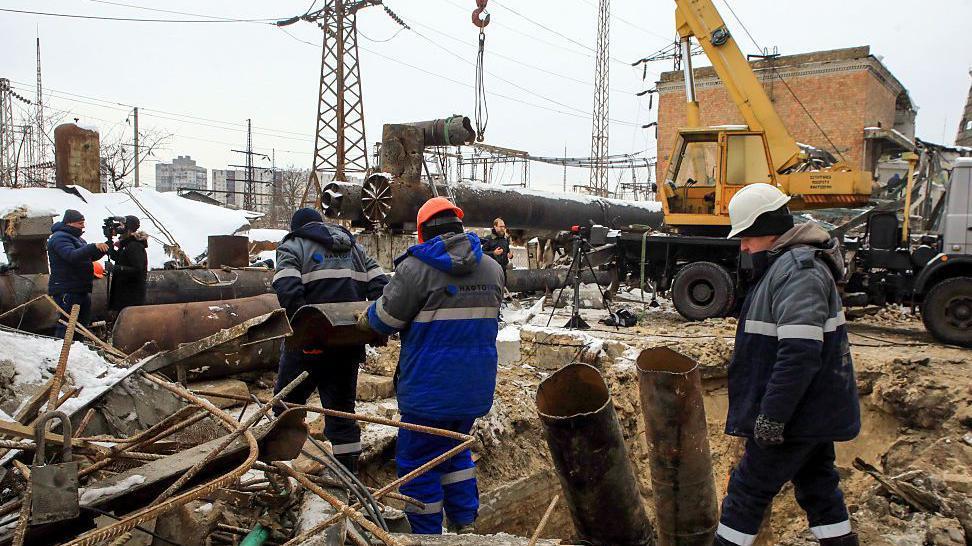 EU les da a Rusia y Ucrania plazo hasta junio para acabar con la guerra, dice Zelensky