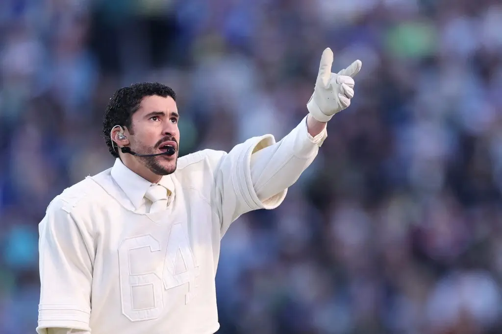 ¿Quieres vestirte como Bad Bunny en el Super Bowl?