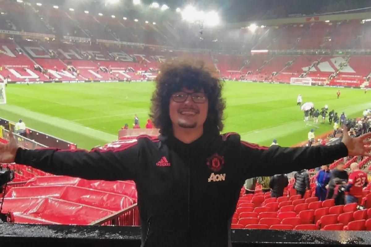 Fan del Manchester United lleva casi 500 días sin cortarse el pelo; espera que ganen cinco juegos al hilo