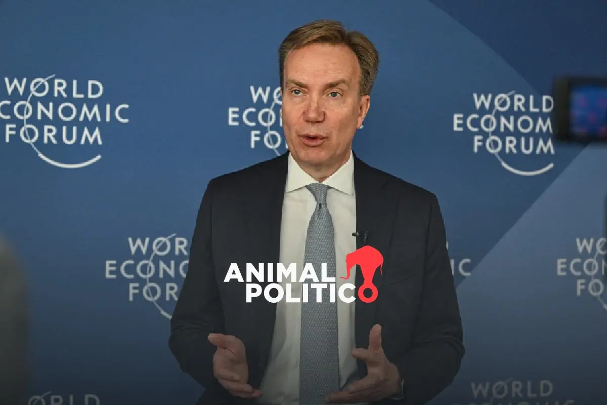 Presidente del Foro Económico Mundial renuncia tras aparecer en archivos de Epstein