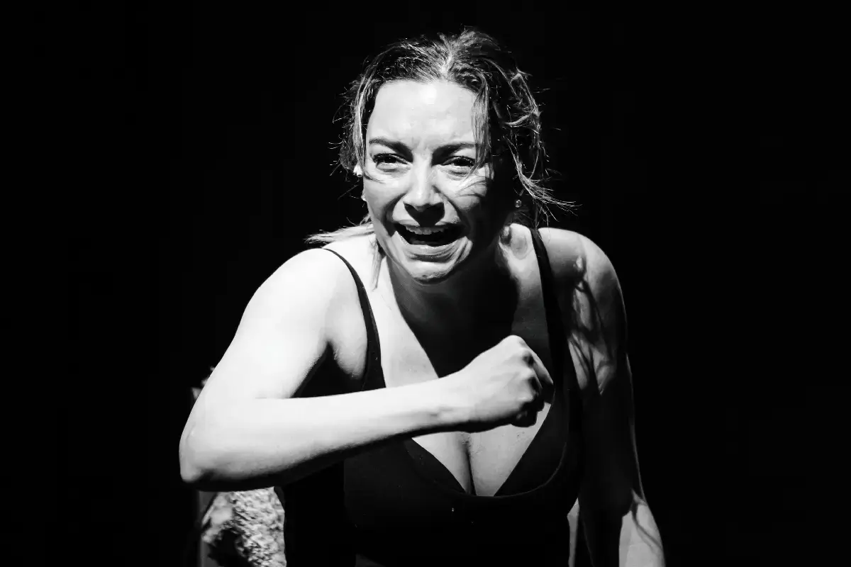 ‘Prima Facie’ el monólogo de Regina Blandón que refleja el impacto emocional de una violación