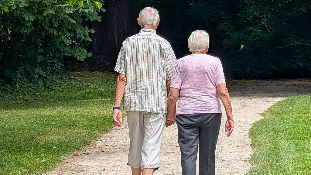 ¿Cuánto de tu longevidad está en tus genes? Un estudio eleva la cifra al 50%