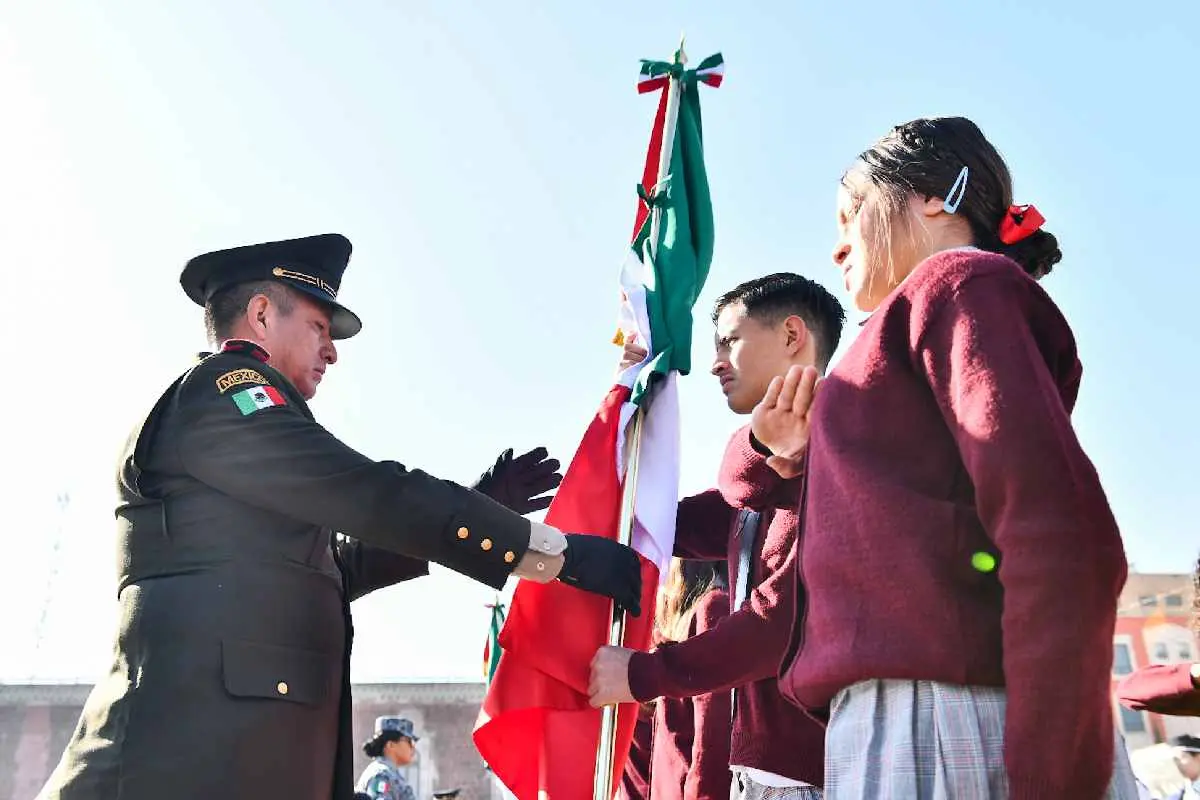 Día de la Bandera: premian a niñas y niños de “Pinta tu Bandera” en Aguascalientes y reconocen a fuerzas armadas