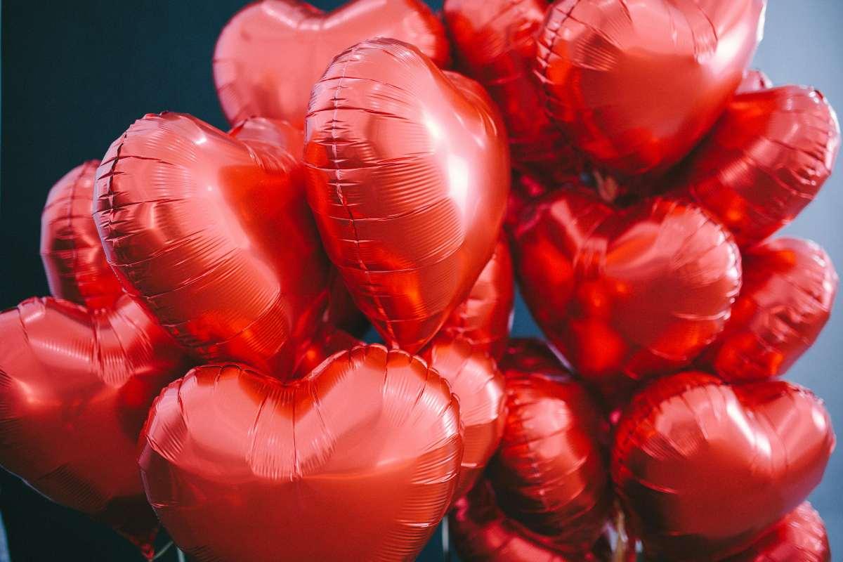 San Valentín: autoridades piden evitar llevar globos en el Metro; esta es la razón
