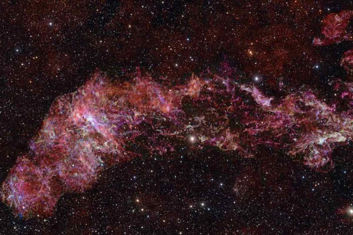 Científicos exploran el centro de la Vía Láctea y revelan la química de las estrellas