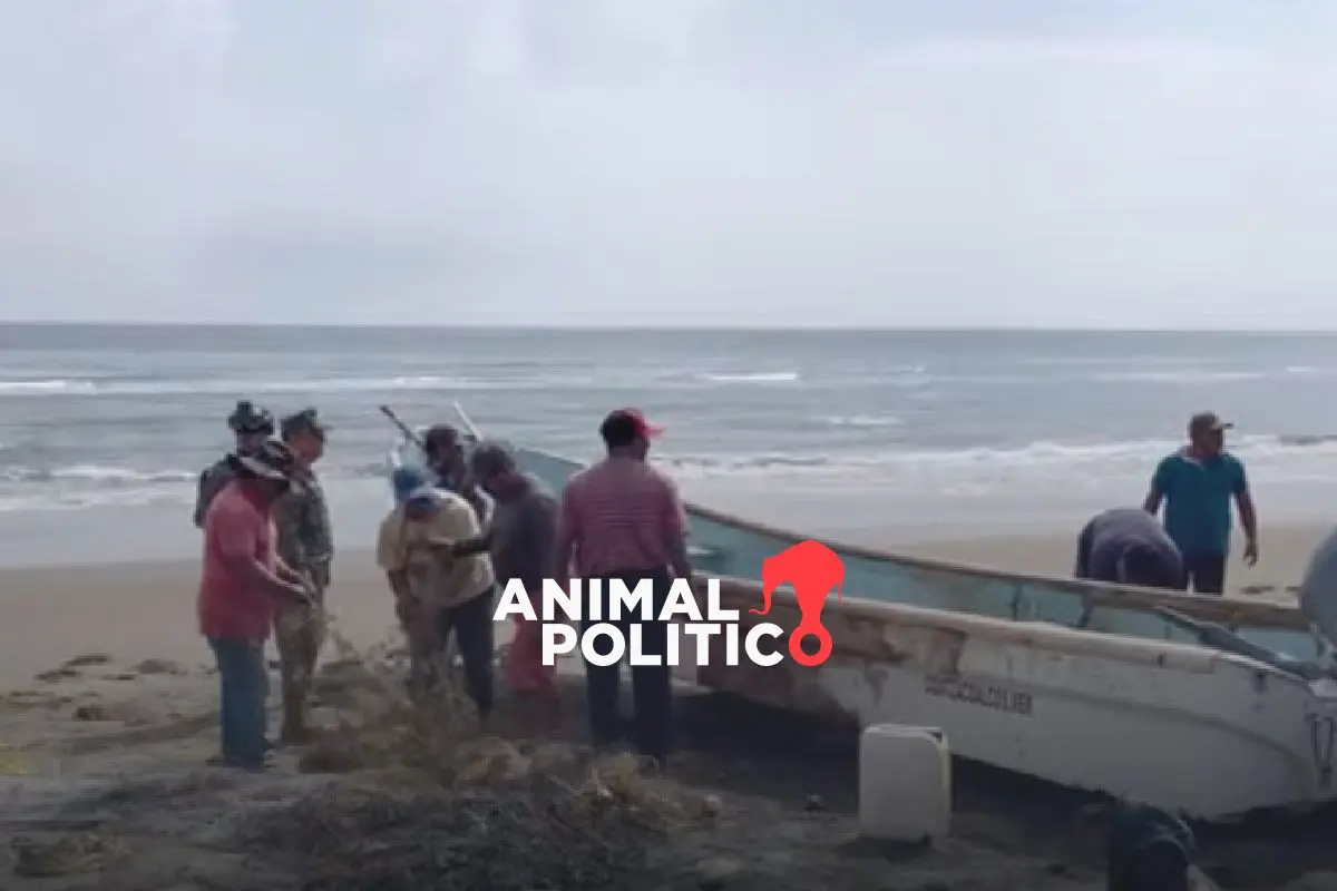 Cierran playas de Pajapan, Veracruz, por derrame de hidrocarburos; Pemex se deslinda