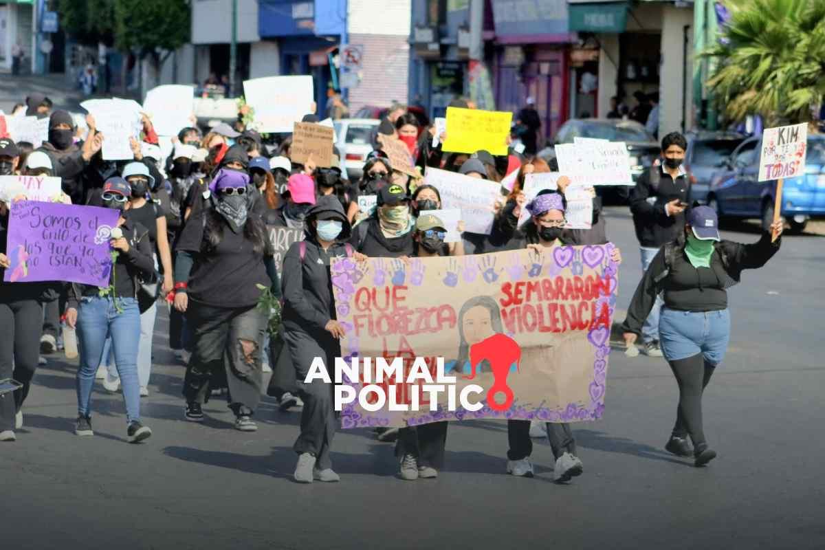 Estudiantes de la Cruz Roja protestan para exigir justicia por feminicidios de alumnas de la UAEM, Kimberly Ramos y Karol Toledo