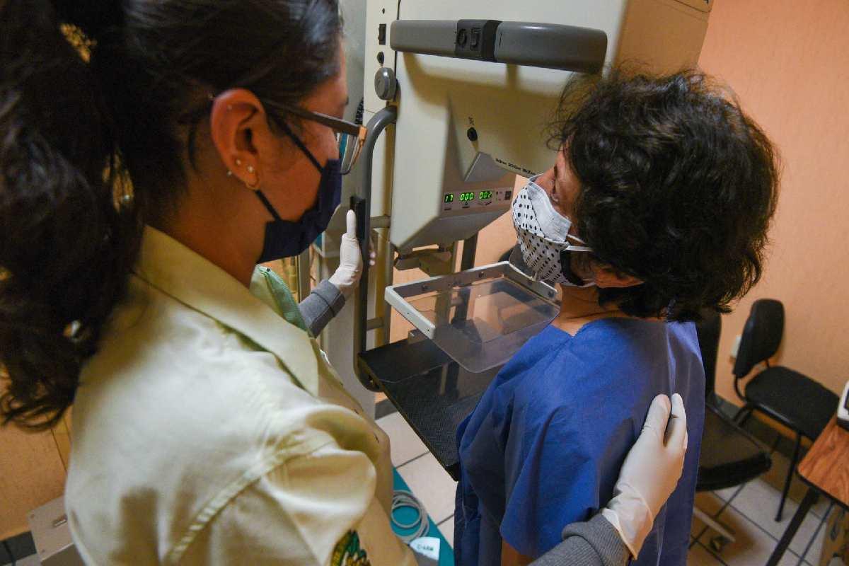 Mujeres tardan hasta 4 años más en recibir diagnóstico correcto: brechas en salud